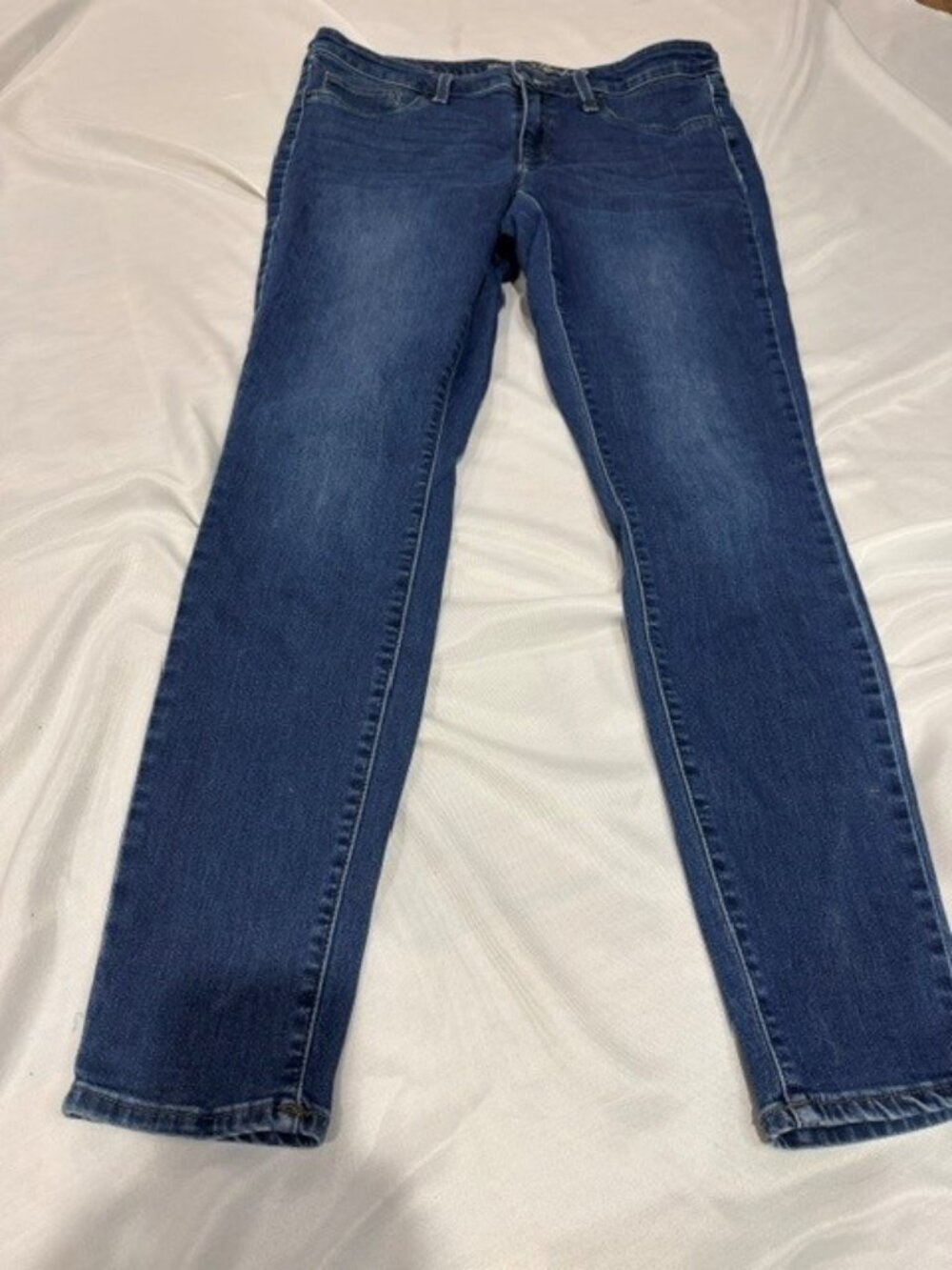 Universal Thread straight leg denim jeans